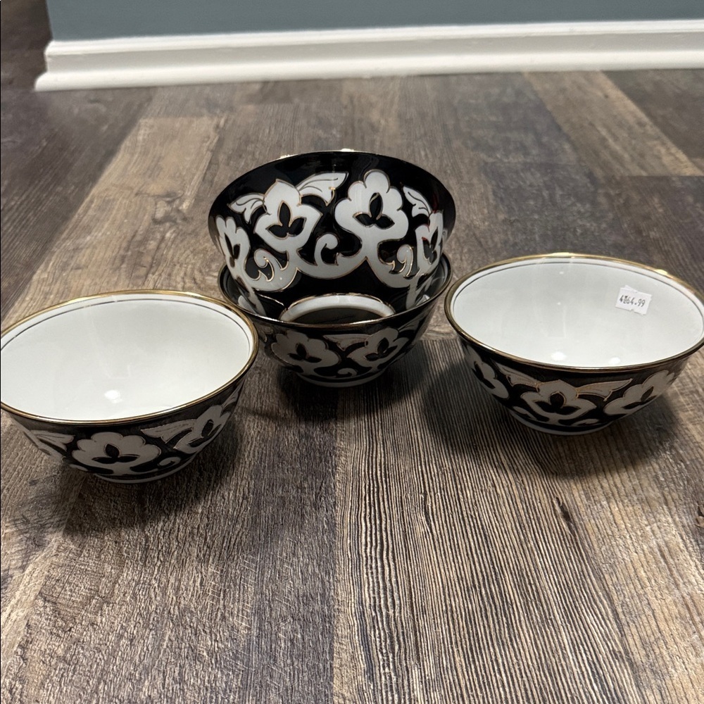 4 Black and White Floral Bowls Set